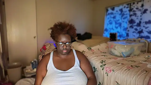 Snapshot of Yagurl__west chatting on 02-11-26, 01:10 Yagurl west online show from 02-11-26, 01:10