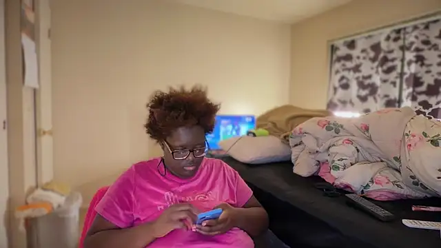 Snapshot of Yagurl__west chatting on 02-13-26, 03:35 Yagurl west online show from 02-13-26, 03:35