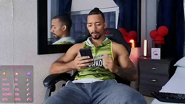 Snapshot of Manolo_Hot1 chatting on 02-06-25, 02:48 Manolo Hot1 online show from 02-06-25, 02:48