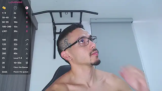 Snapshot of russthiago chatting on 12-18-24, 03:44 russthiago online show from 12-18-24, 03:44