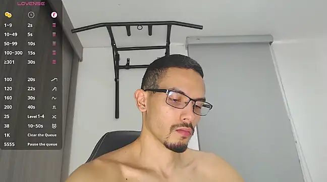 Snapshot of russthiago chatting on 01-20-25, 04:34 russthiago online show from 01-20-25, 04:34