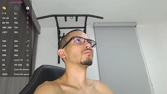 Snapshot of russthiago chatting on 02-20-25, 02:02 russthiago online show from 02-20-25, 02:02