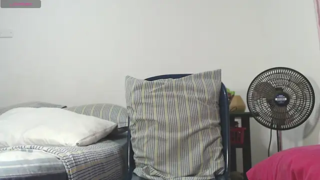 Snapshot of russthiago chatting on 11-25-25, 01:44 russthiago online show from 11-25-25, 01:44