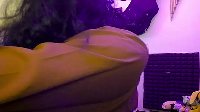 zoejhonny online show from 12-19-25, 01:12