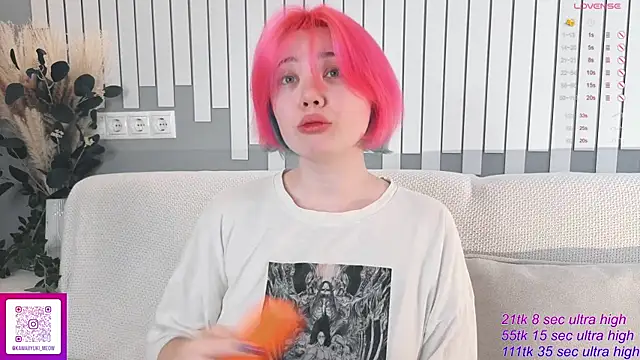   KawaiiYuki   online show from 11-16-25, 06:30