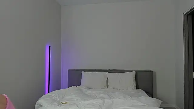 sarahphyllis online show from 10-29-25, 09:05