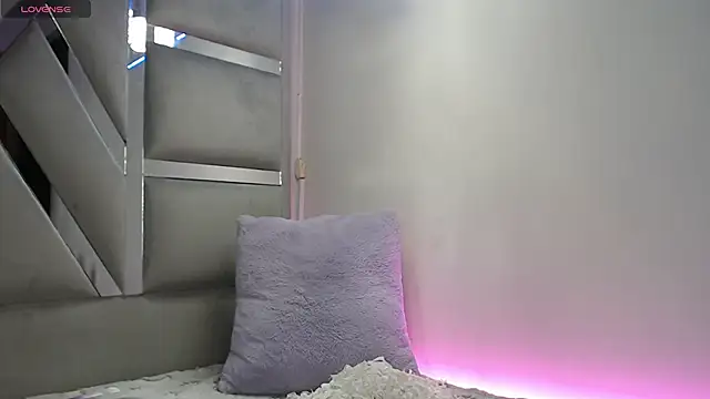 Paola Lyon  online show from 02-28-25, 10:39