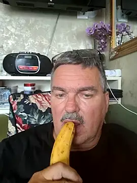Snapshot of Tbone17 chatting on 05-11-26, 11:27 Tbone17 online show from 05-11-26, 11:27