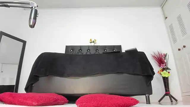 Snapshot of martinaclark chatting on 05-15-26, 11:56 martinaclark online show from 05-15-26, 11:56