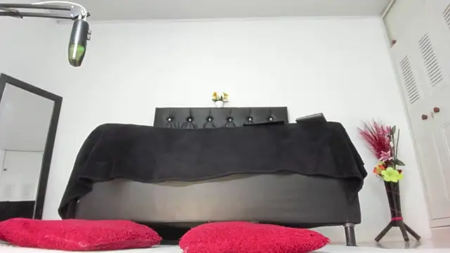 Snapshot of martinaclark chatting on 05-16-26, 12:07 martinaclark online show from 05-16-26, 12:07