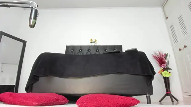 Snapshot of martinaclark chatting on 05-16-26, 12:29 martinaclark online show from 05-16-26, 12:29