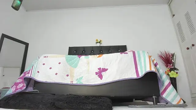 Snapshot of martinaclark chatting on 05-17-26, 10:28 martinaclark online show from 05-17-26, 10:28