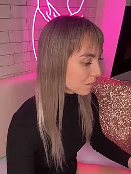 Snapshot of MiaMinx chatting on 12-28-24, 02:22 MiaMinx online show from 12-28-24, 02:22