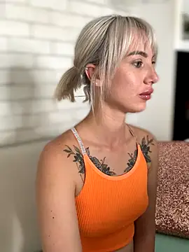 Snapshot of MiaMinx chatting on 10-22-25, 12:55 MiaMinx online show from 10-22-25, 12:55