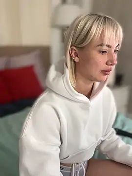 Snapshot of MiaMinx chatting on 10-31-25, 11:39 MiaMinx online show from 10-31-25, 11:39