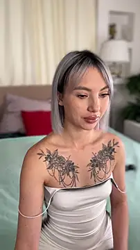 Snapshot of MiaMinx chatting on 11-10-25, 01:59 MiaMinx online show from 11-10-25, 01:59