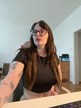 Mona-Peaches online show from 05-19-26, 07:47