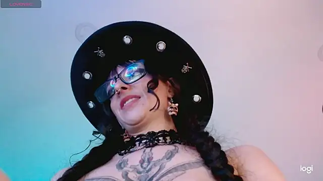 Kizzuky online show from 02-22-25, 05:12