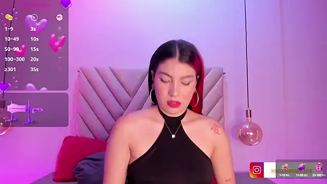 EmmaSwift  online show from 12-28-24, 03:37