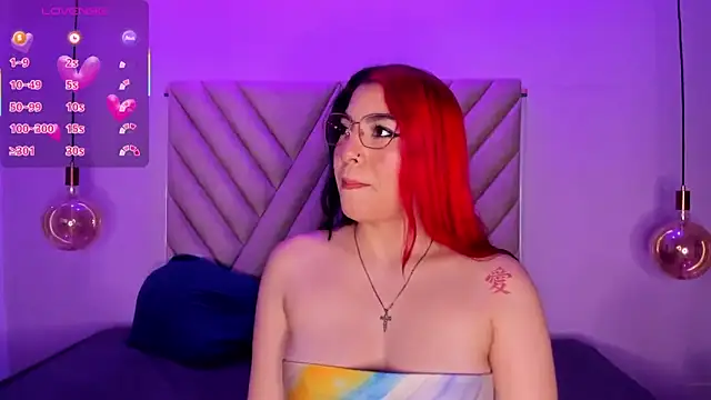 EmmaSwift  online show from 10-13-25, 02:55