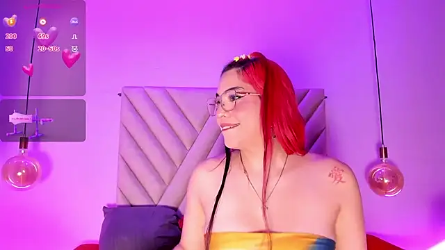 Snapshot of EmmaSwift_ chatting on 02-11-26, 02:05 EmmaSwift online show from 02-11-26, 02:05