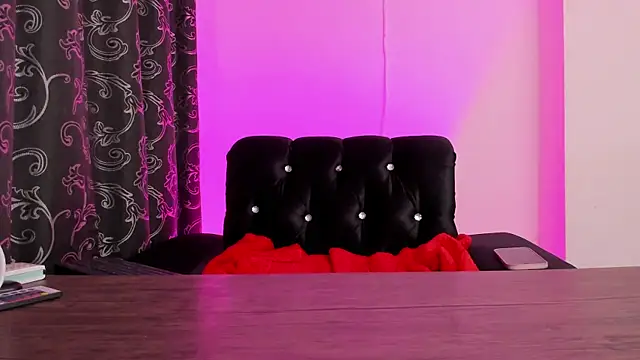 Mialenox online show from 12-28-24, 01:18