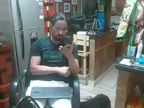 Snapshot of Dr_Pocholate84 chatting on 01-12-25, 12:28 Dr Pocholate84 online show from 01-12-25, 12:28