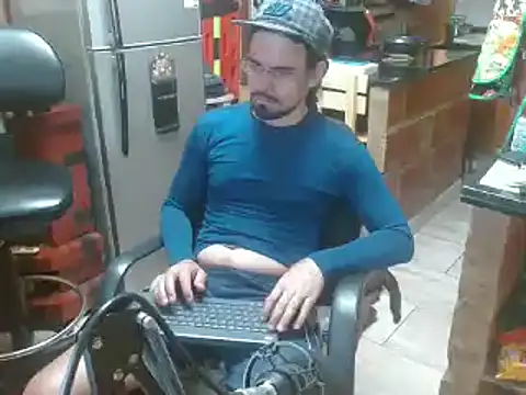 Snapshot of Dr_Pocholate84 chatting on 01-12-25, 04:50 Dr Pocholate84 online show from 01-12-25, 04:50