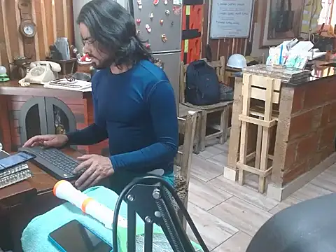 Snapshot of Dr_Pocholate84 chatting on 11-12-25, 05:35 Dr Pocholate84 online show from 11-12-25, 05:35