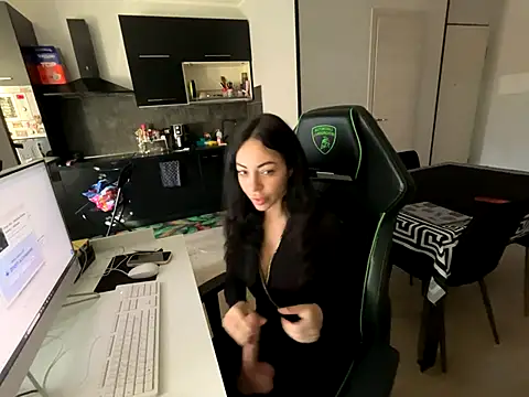 Snapshot of Chloe_Ricci chatting on 11-03-25, 07:53 Chloe Ricci online show from 11-03-25, 07:53