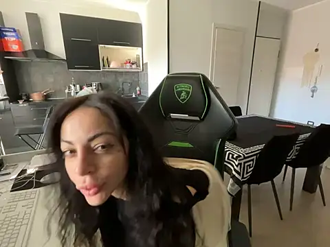 Snapshot of Chloe_Ricci chatting on 11-11-25, 09:42 Chloe Ricci online show from 11-11-25, 09:42