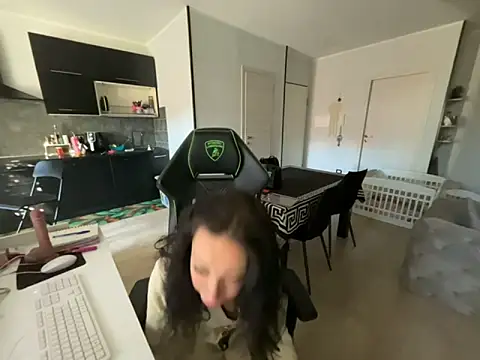 Snapshot of Chloe_Ricci chatting on 11-12-25, 07:53 Chloe Ricci online show from 11-12-25, 07:53