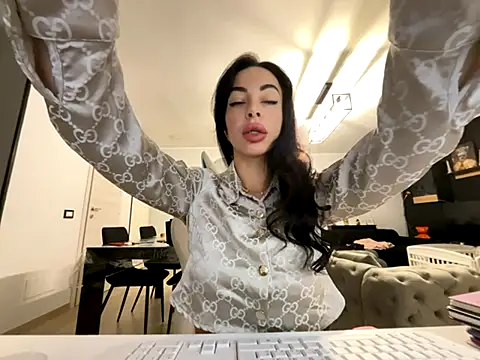 Chloe Ricci online show from 11-24-25, 07:52