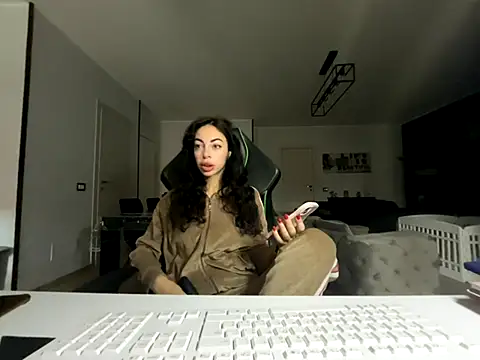 Snapshot of Chloe_Ricci chatting on 12-05-25, 07:50 Chloe Ricci online show from 12-05-25, 07:50