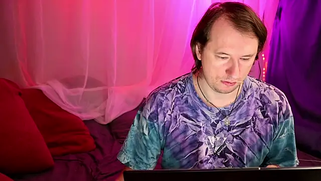 Claudia and elon  online show from 10-04-25, 02:20