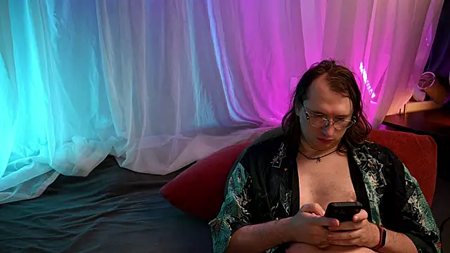 Claudia and elon  online show from 06-29-26, 08:20