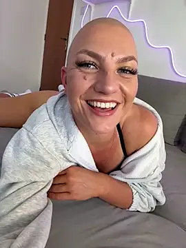 PaulinaSchubert1 online show from 04-01-26, 01:41