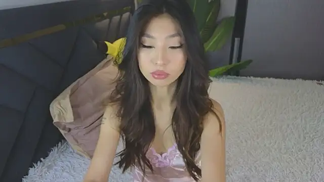 TrishaRey online show from 10-16-25, 04:24