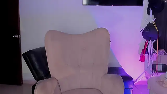 Snapshot of selene_king2 chatting on 09-18-25, 01:13 selene king2 online show from 09-18-25, 01:13