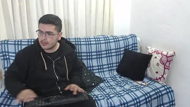 Snapshot of luxury_sex_17 chatting on 01-03-25, 12:33 luxury sex 17 online show from 01-03-25, 12:33