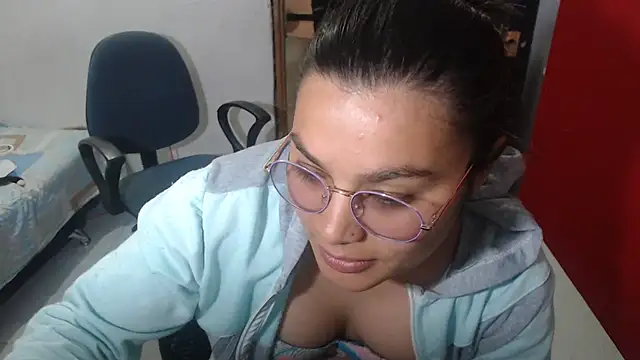 Snapshot of luxury_sex_17 chatting on 02-22-25, 12:27 luxury sex 17 online show from 02-22-25, 12:27