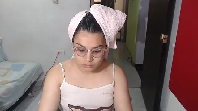 Snapshot of luxury_sex_17 chatting on 03-05-25, 01:42 luxury sex 17 online show from 03-05-25, 01:42