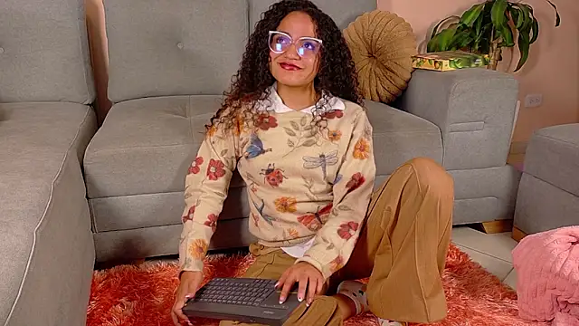 DAHLIA BROWNIE online show from 04-23-26, 12:56