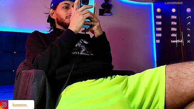 kuzzcoo online show from 11-21-25, 02:49