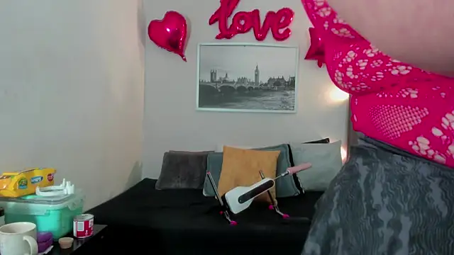 Snapshot of Cheryl_JONES chatting on 03-11-26, 04:35 Cheryl JONES online show from 03-11-26, 04:35