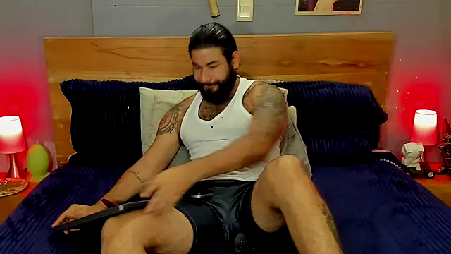 Snapshot of Prometeo-grizzly chatting on 10-17-25, 09:56 Prometeo-grizzly online show from 10-17-25, 09:56