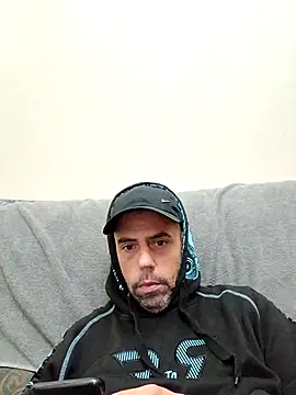 Snapshot of Gui420bh chatting on 01-06-26, 12:36 Gui420bh online show from 01-06-26, 12:36
