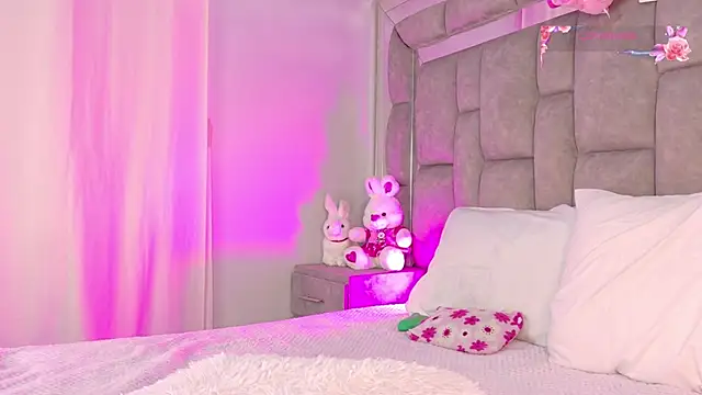 smiling  girl2 online show from 01-13-26, 05:18