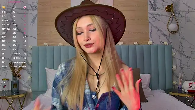 Snapshot of CarolReeves chatting on 02-28-25, 05:59 CarolReeves online show from 02-28-25, 05:59