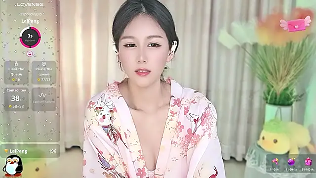 Snapshot of Aimee-520 chatting on 09-10-25, 12:10 Aimee-520 online show from 09-10-25, 12:10